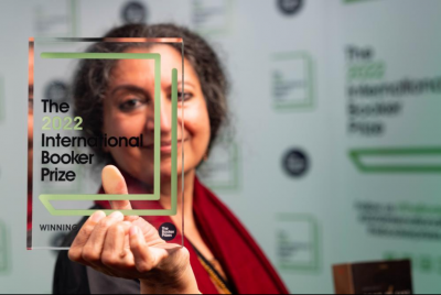 Geetanjali Shree with the 2022 International Booker